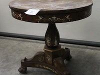Antiek bijzettafel. doorsnede blad 62 cm. hoogte 65 cm. blad verdient onderhoud. - afbeelding 2 van  5
