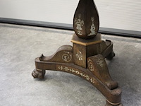 Antiek bijzettafel. doorsnede blad 62 cm. hoogte 65 cm. blad verdient onderhoud. - afbeelding 3 van  5