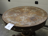 Antiek bijzettafel. doorsnede blad 62 cm. hoogte 65 cm. blad verdient onderhoud. - afbeelding 4 van  5