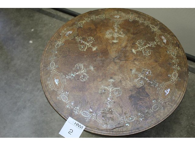 Antiek bijzettafel. doorsnede blad 62 cm. hoogte 65 cm. blad verdient onderhoud. - afbeelding 5 van  5