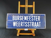 Antiek blauw geëmailleerd straatnaambord burgemeester weertstraat