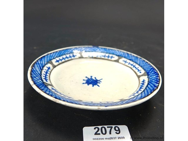 Antiek blauw-wit chinees of europees chinoiserie porseleinen/aardewerken schoteltje - afbeelding 1 van  5