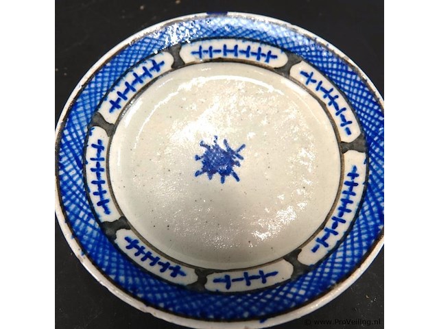 Antiek blauw-wit chinees of europees chinoiserie porseleinen/aardewerken schoteltje - afbeelding 4 van  5