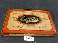 Antiek blik van de toffee-, karamel- en chocoladefabriek eureka (eureka rotterdam / the toffee-caramel & chocolate manufactory), waarschijnlijk geproduceerd in de vroege 20e eeuw door blikfabrikant bekkers dordrecht - afbeelding 2 van  5