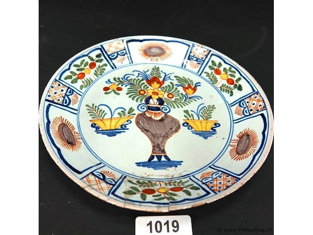 Antiek bord aan onderzijde gemerkt - afbeelding 1 van  5