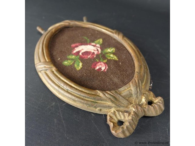 Antiek brons/messing lijst met borduurwerk - afbeelding 3 van  5