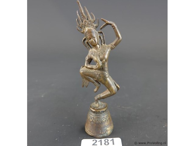 Antiek bronzen tafelbelletje met een apsara-danseres - afbeelding 1 van  5