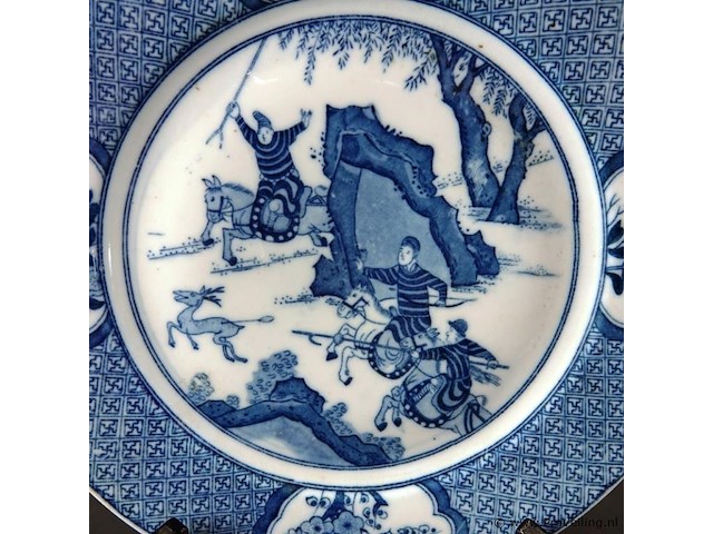 Antiek chinees porseleinen bord, gemerkt als in de kangxi-periode (1662-1722) - afbeelding 3 van  5