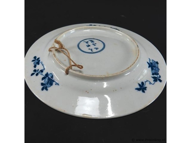 Antiek chinees porseleinen bord, gemerkt als in de kangxi-periode (1662-1722) - afbeelding 4 van  5