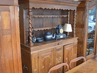 Antiek eiken houten kast 2 deuren en 1 lade met opzet afm. 145x50x200 met scultuur 1774