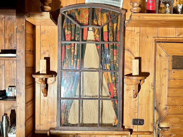 Antiek gietijzeren raam - afbeelding 1 van  4