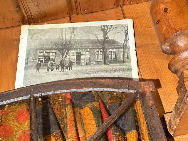 Antiek gietijzeren raam - afbeelding 2 van  4