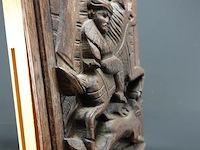 Antiek houtsnijwerk op plaat - afbeelding 4 van  5