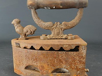 Antiek ijzeren strijkijzer - afbeelding 2 van  5