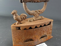 Antiek ijzeren strijkijzer - afbeelding 1 van  5