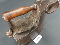 Antiek ijzeren strijkijzer - afbeelding 2 van  5