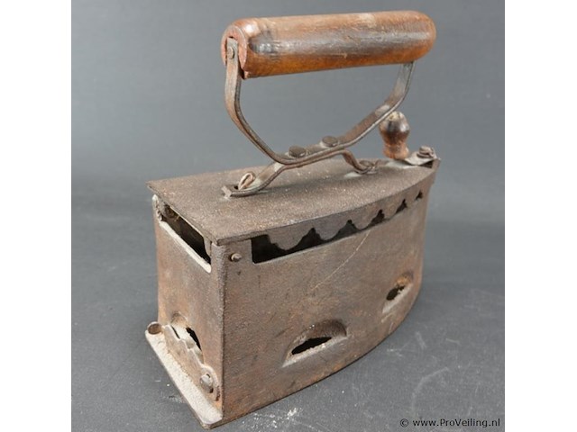 Antiek ijzeren strijkijzer - afbeelding 3 van  5