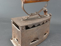 Antiek ijzeren strijkijzer - afbeelding 3 van  5