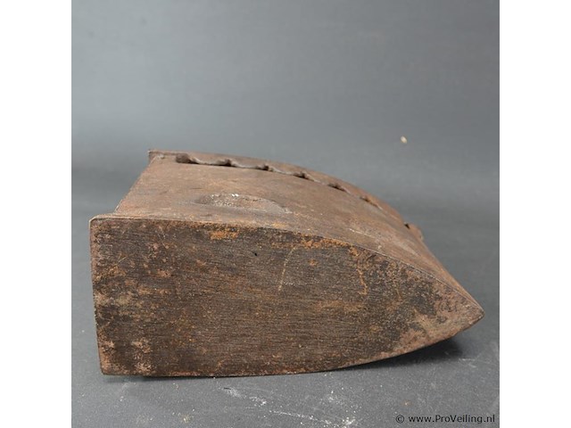 Antiek ijzeren strijkijzer - afbeelding 5 van  5