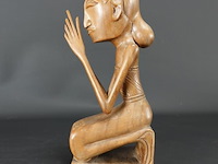 Antiek in teakhout gesneden indisch beeld - afbeelding 2 van  5