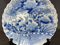 Antiek japans imari-porseleinen bord, waarschijnlijk uit de edo- of meiji-periode. - afbeelding 2 van  5
