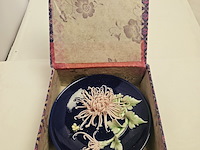 Antiek japans sierbord kunstwerk inclusief houten stand - afbeelding 4 van  5