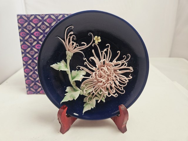 Antiek japans sierbord kunstwerk inclusief houten stand - afbeelding 1 van  5