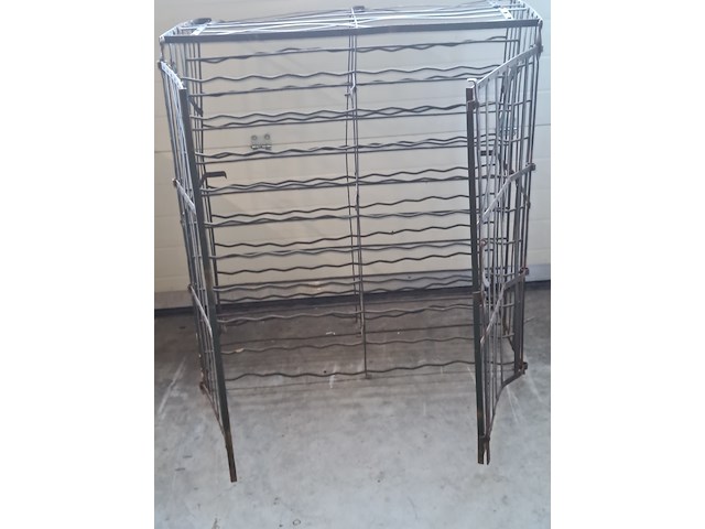 Antiek kelderrek voor wijnflessen. - afbeelding 1 van  3