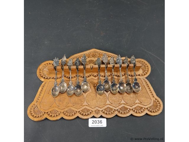 Antiek kerfsnee lepelrek met lepeltjes - afbeelding 1 van  5