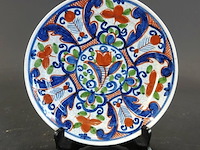 Antiek polychrome delfts aardewerk bord uit de 18e eeuw (vermoedelijk afkomstig van plateelbakkerij de paauw) - afbeelding 1 van  5