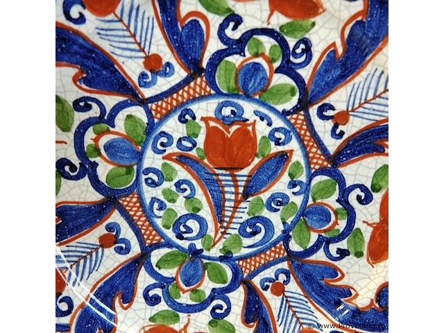 Antiek polychrome delfts aardewerk bord uit de 18e eeuw (vermoedelijk afkomstig van plateelbakkerij de paauw) - afbeelding 3 van  5
