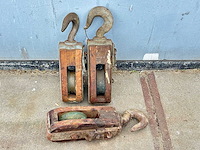 Antiek scheepsblok met bronzen schijf (3x) - afbeelding 1 van  2