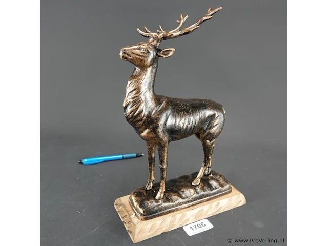 Antiek stijl faux bronzen beeld edelhert - afbeelding 1 van  5