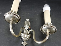 Antiek tinnen wandkandelaar tot lamp gemaakt - afbeelding 1 van  5