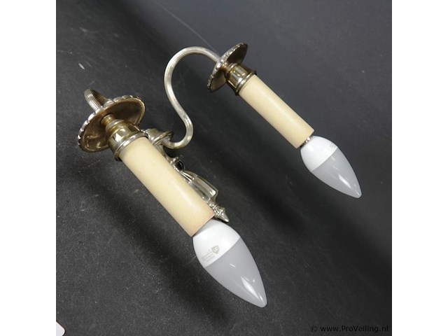 Antiek tinnen wandkandelaar tot lamp gemaakt - afbeelding 4 van  5