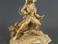 Antiek vergulde zamak of spelter beeld van een jager of militaire hoornblazer - afbeelding 1 van  5