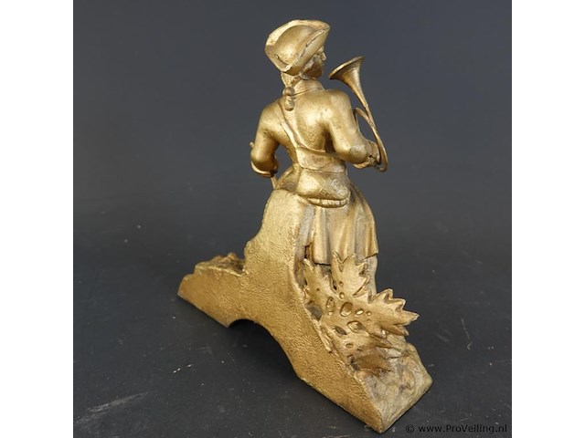 Antiek vergulde zamak of spelter beeld van een jager of militaire hoornblazer - afbeelding 4 van  5