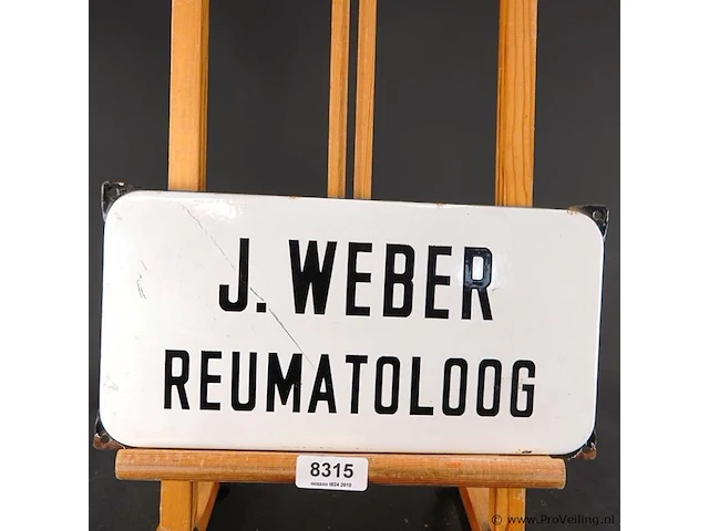 Antiek wit geëmailleerd deurbord of naamplaat met zwarte letters met de tekst "j. weber reumatoloog" - afbeelding 1 van  4