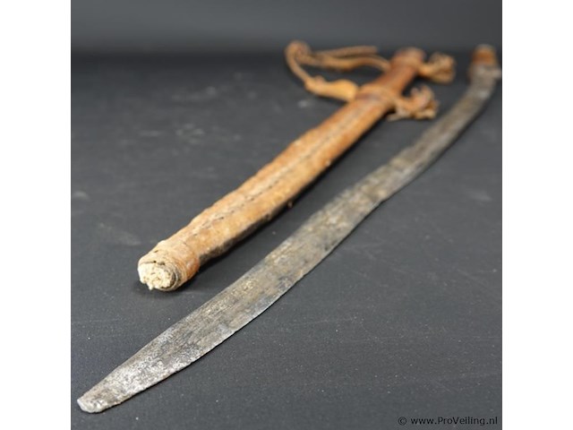 Antiek zwaard met lederen heft en lederen schede - afbeelding 4 van  5