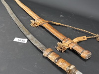 Antiek zwaard met lederen heft en lederen schede - afbeelding 2 van  5