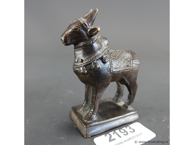 Antieke (18 of 19de eeuw) bronzen nandi (rijdier van shiva) - afbeelding 1 van  5