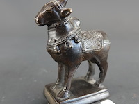 Antieke (18 of 19de eeuw) bronzen nandi (rijdier van shiva) - afbeelding 1 van  5