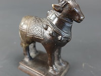 Antieke (18 of 19de eeuw) bronzen nandi (rijdier van shiva) - afbeelding 4 van  5