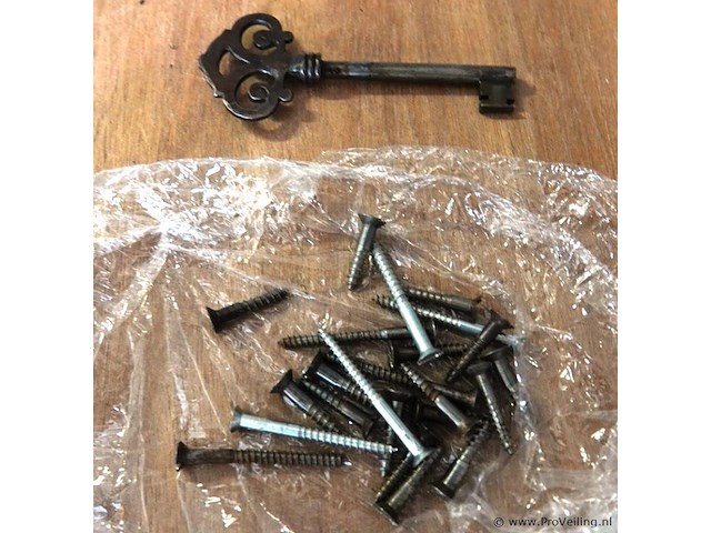 Antieke (1820-1880) massief eiken met fraai snijwerk duitse grunderkaste - afbeelding 10 van  18