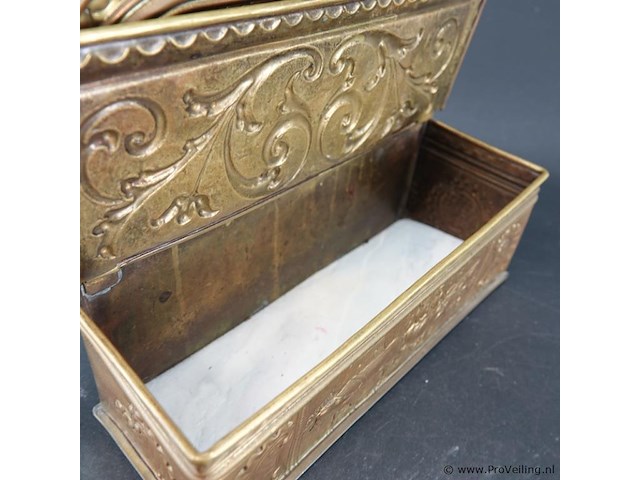 Antieke 19de eeuwse nederlandse koperen kaarsendoos, ook wel bekend als een centenbakkie - afbeelding 4 van  5