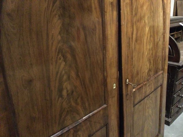 Antieke 2-deurs kast - afbeelding 2 van  2