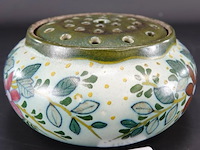 Antieke aardewerk bloemverdeler - afbeelding 1 van  5