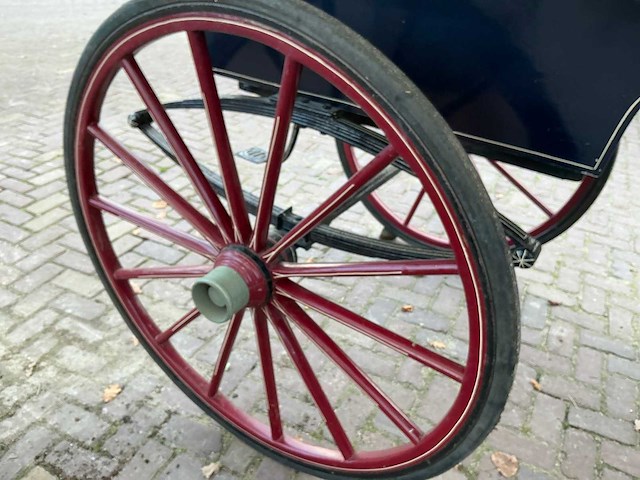 Antieke autowagen - afbeelding 2 van  21