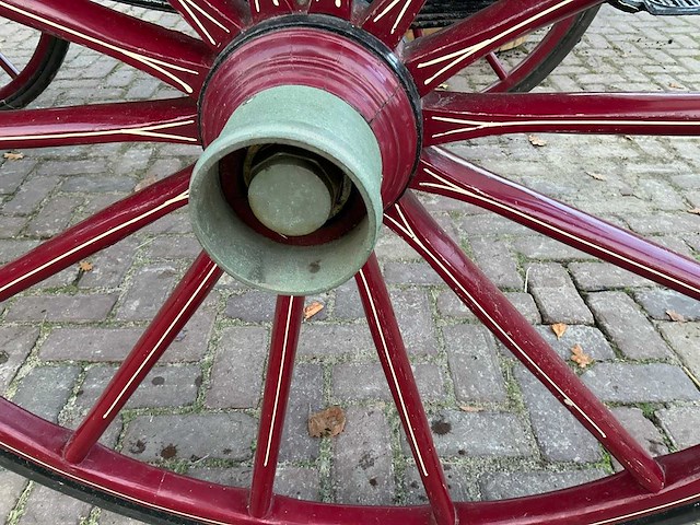 Antieke autowagen - afbeelding 7 van  21