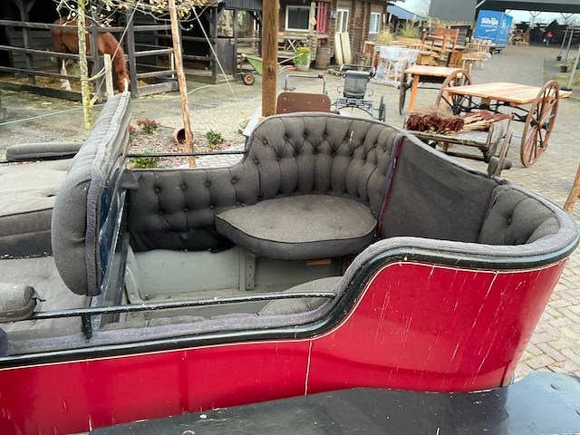 Antieke autowagen - afbeelding 11 van  21